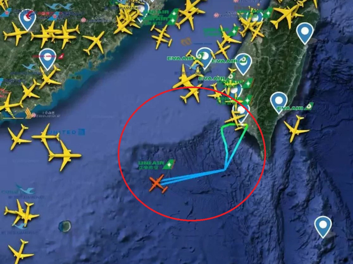 《联合报》截取Flightradar网站的台军包机航行图