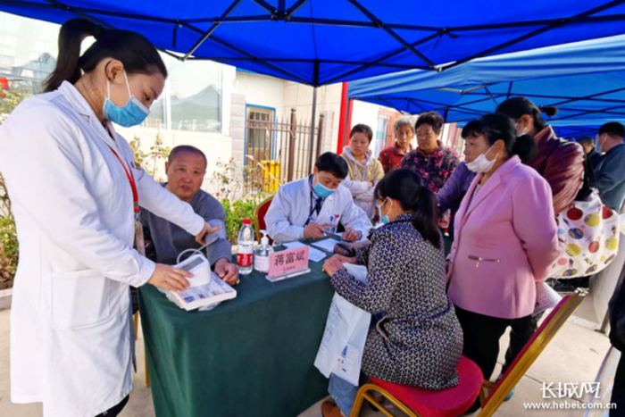 义诊活动现场。