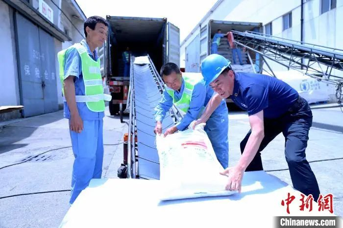 世界粮食计划署向其他发展中国家的脆弱群体启运中国援助的粮食。世界粮食计划署供图