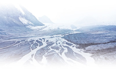 格拉丹冬雪山东坡的岗加曲巴冰川  新华社记者 吴刚摄