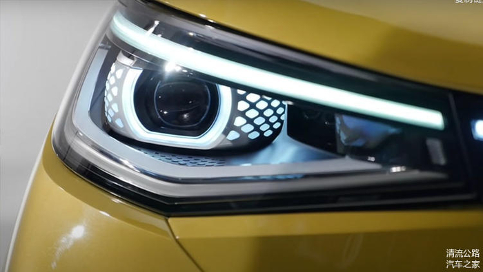 标配LED大灯，可选配MatrixLED