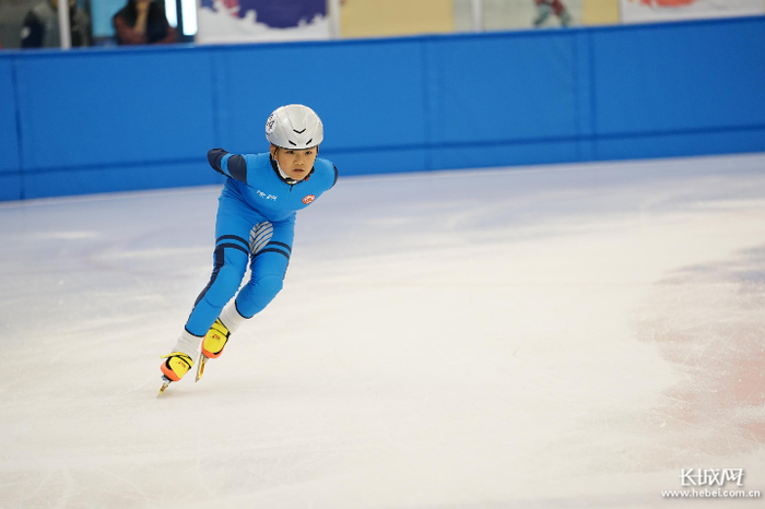 完成“轮转冰”的郑翔予在比赛中。长城网记者 段美嘉 摄