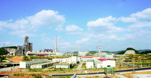 　贵州开阳化工有限公司厂区全景。记者 芦晓娟