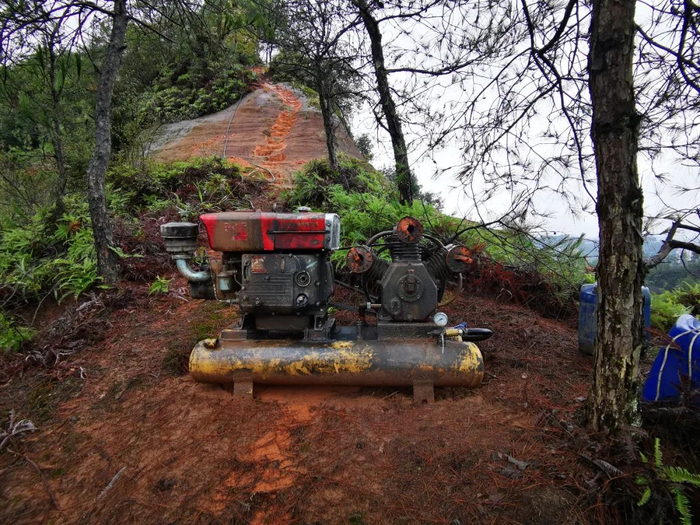 ▲蛮王寨上的发电机