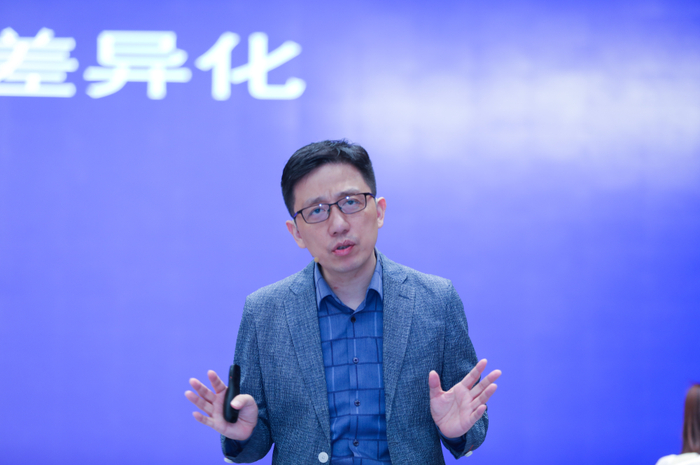 图：定位专家顾均辉