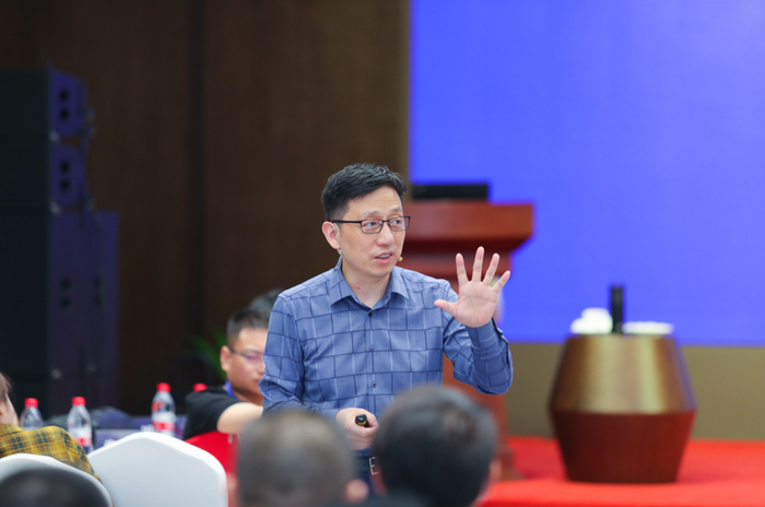 图：顾均辉定位课堂分享中国品牌打造