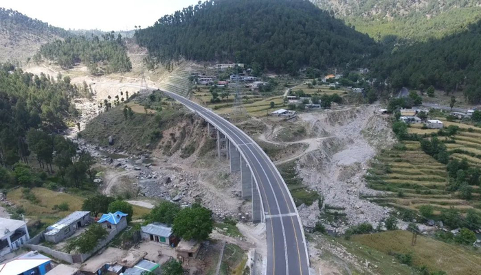 这是7月28日拍摄的巴基斯坦喀喇昆仑公路二期项目曼塞赫拉至塔科特二级公路段。新华社发（中国交通建设股份有限公司供图）