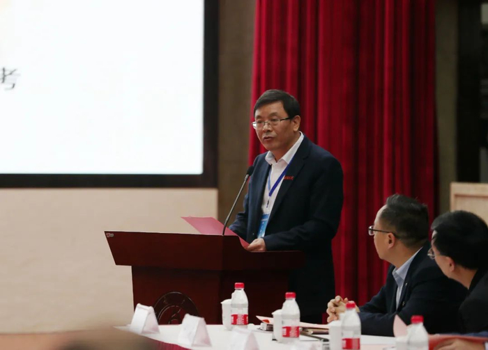 ▲专业负责人对自评报告做补充说明