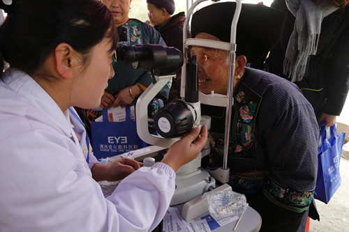 爱尔眼科光明行动
