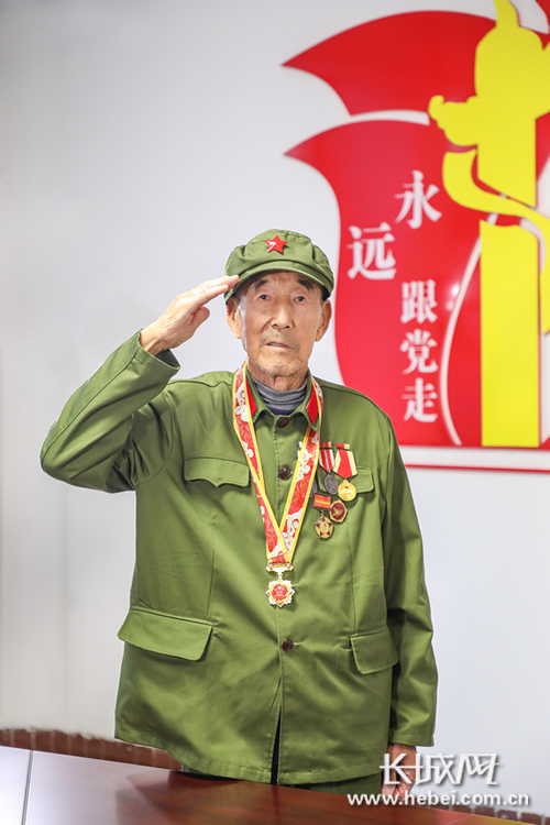 致敬抗美援朝战斗英雄——许万贺。长城网记者 李皓 摄