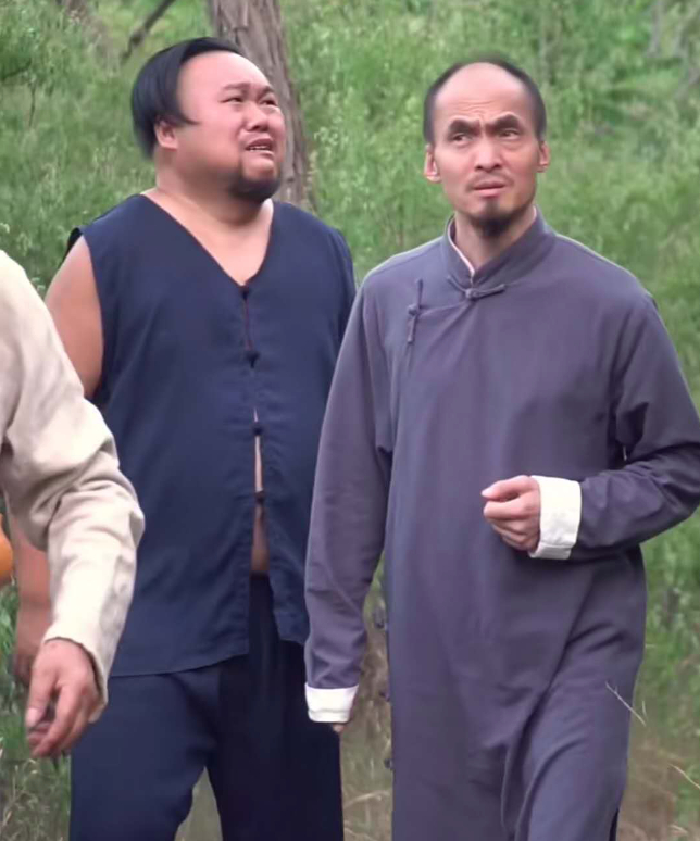  短视频《坟头草》截图