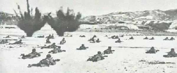 　志愿军官兵对美军发动攻击图片自央广网