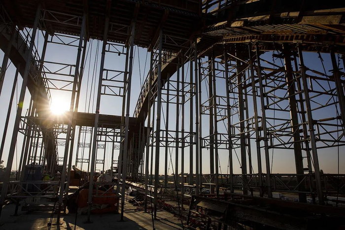 ↑当地时间2020年2月13日，美国加利福尼亚州，高铁项目建设工作正在进行。图片来源：视觉中国