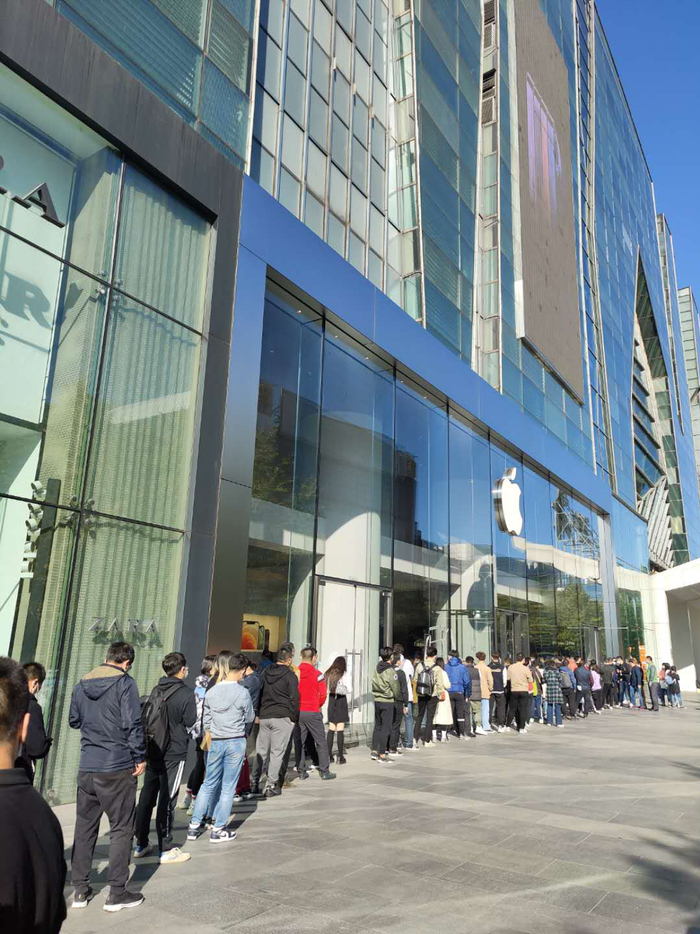 北京西单苹果店外&nbsp; 本报记者 张兴旺/摄