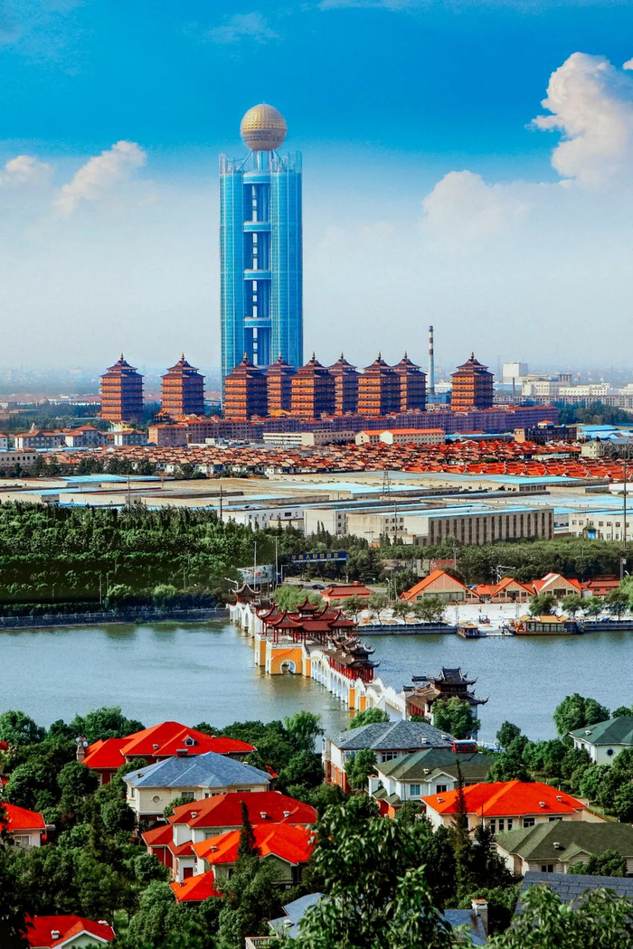 ▲ 华西村。摄影/黄丰