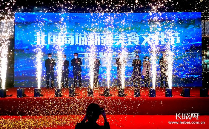 北国商城新疆美食文化节启幕。 长城网记者 烟成群 摄