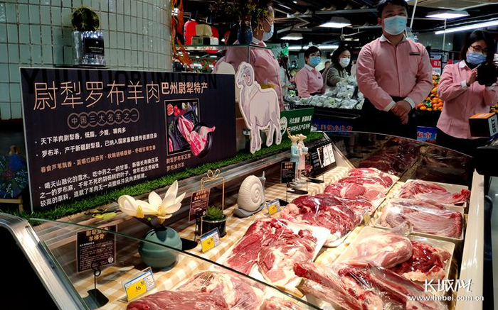 新疆尉犁罗布羊肉在北国超市上柜销售。长城网记者 烟成群 摄