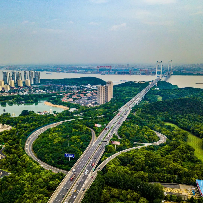 ▲ 江阴长江大桥。摄影/李勖晟