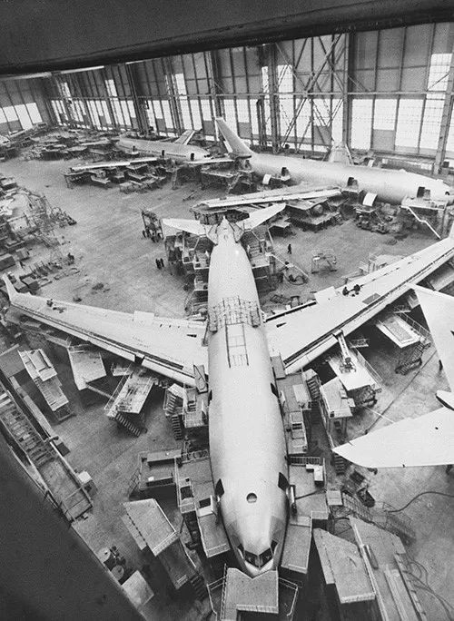 由苏联伊柳辛设计局和沃罗涅日飞机有限公司设计制造的IL－96－300大型飞机。图|新华社