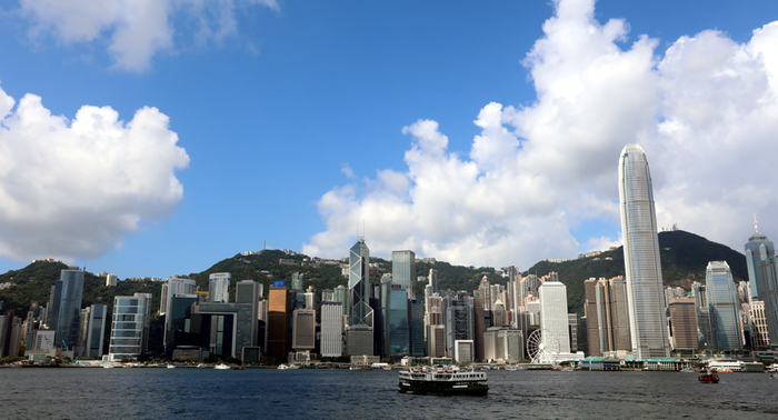 图片说明：香港金融业在疫情中逆势走强 （新华社记者李鹏摄）