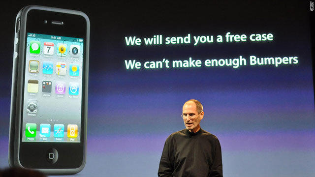 ▲‘天线门’事件是苹果在结构设计上的一次疏忽。图片来自：CNN