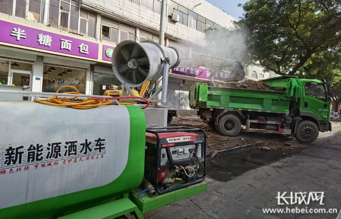 新能源喷雾车进出方便，绿色环保，提升了生产效率。