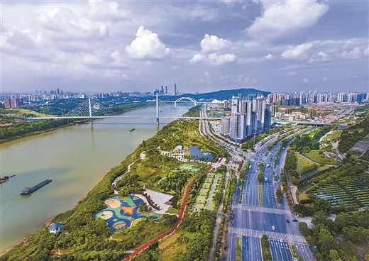邕江两岸更具亲水性，优良的生态环境成为提升人民生活质量的增长点。 周军 摄