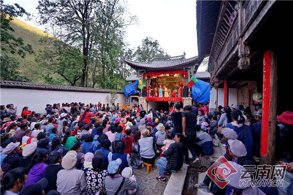 弥井古村滇戏演出。苏金泉 摄