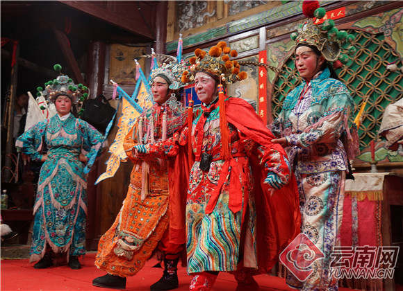 弥井古村滇戏演出。苏金泉 摄