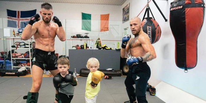 2020ufc小鹰排名_P4P最新排名小鹰超越骨头,登上王位(2)