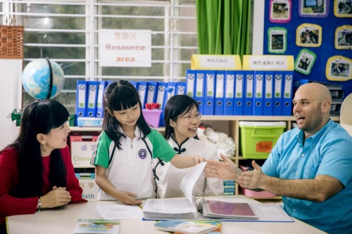 在中黄评估体系中，四大主体来参与评估，以多方视角，督促学生学以致用。