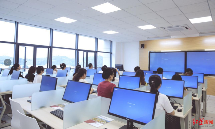 吉利学院（成都校区）智慧教室