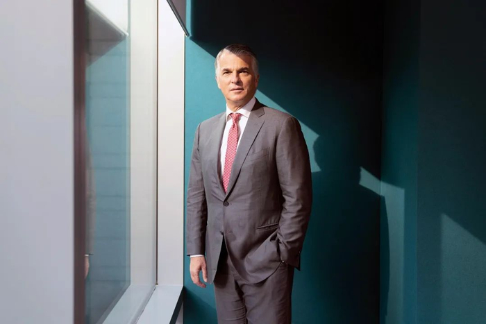 埃尔默蒂在光荣离任前揭开了瑞银转败为胜的奥秘。图片来源：WEI LENG TAY——彭博社/GETTY IMAGES