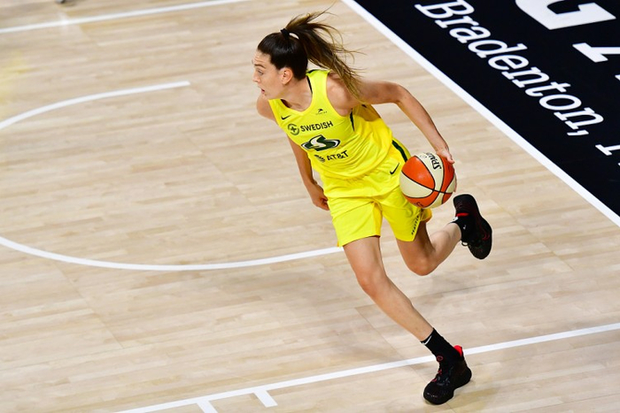 （图为斯图尔特）