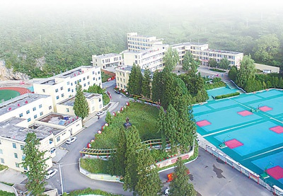 　　双坪中学新貌。　　顾开义摄