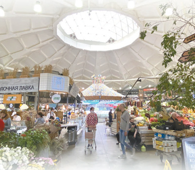 达尼洛夫斯基市场内景。记者 屈佩 摄