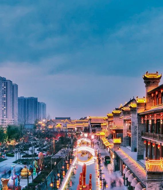 ▲ 灯火人间，渭南要更好。 摄影/黑白视界，图/图虫·创意