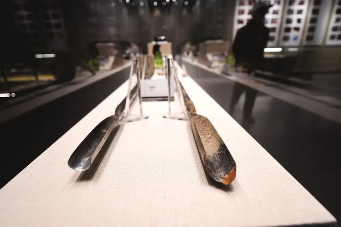 　洛阳考古博物馆内展示的洛阳铲。图/视觉中国