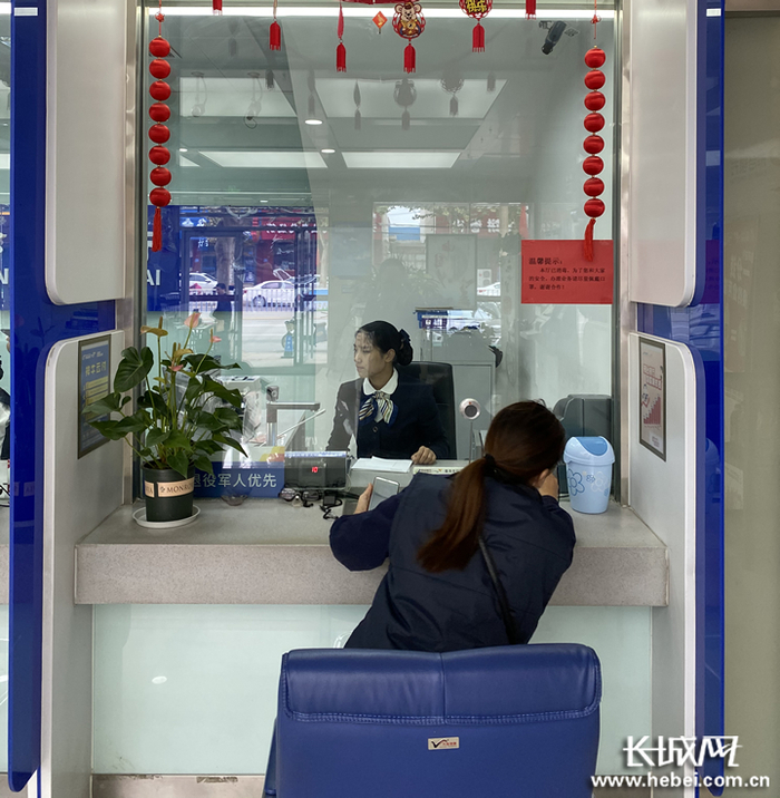 邢台银行隆尧康庄路支行照常服务。潘志方 供图