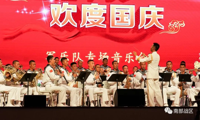 ▲军乐队开始演奏
