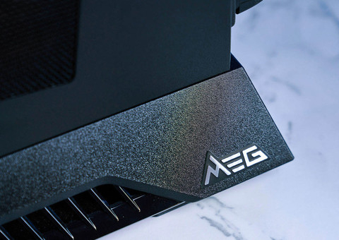 ▲机身底座可以找到 MEG 系列的 Logo。