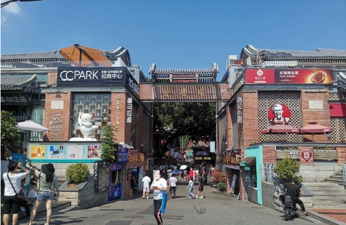 10月2日下午，曾厝垵的小巷里也并未出现“人挤人，肩并肩”&nbsp;每经记者赵李南摄