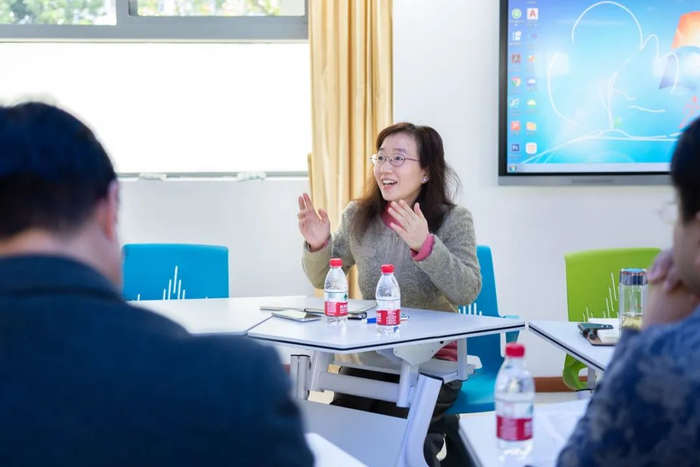 李惠惠老师分享使用智慧教室的感受（ 彭雨格 摄）