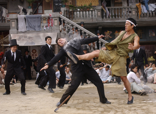  电影《功夫》中，“十二路谭腿”曾让不少对手戏演员受伤。