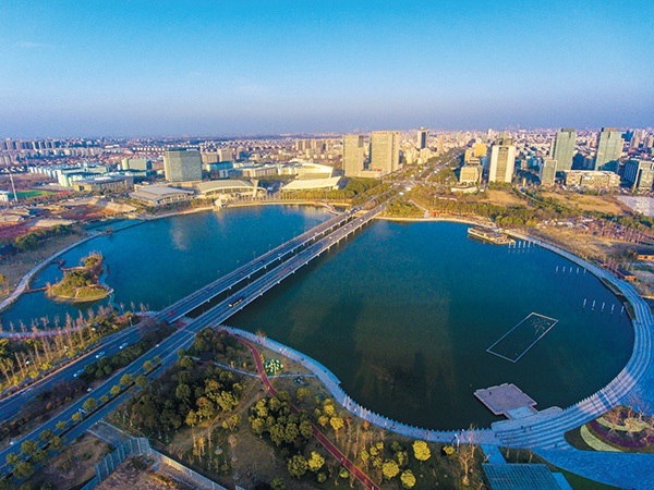 扬州明月湖公园&nbsp; &nbsp; 　　江苏人民出版社 供图