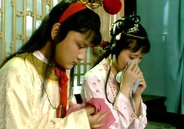 宝玉为什么送旧帕子给黛玉?