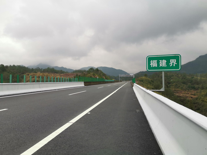  文泰先行段打通了与福建的最后一条省际高速断头路。澎湃新闻记者 杨亚东 图