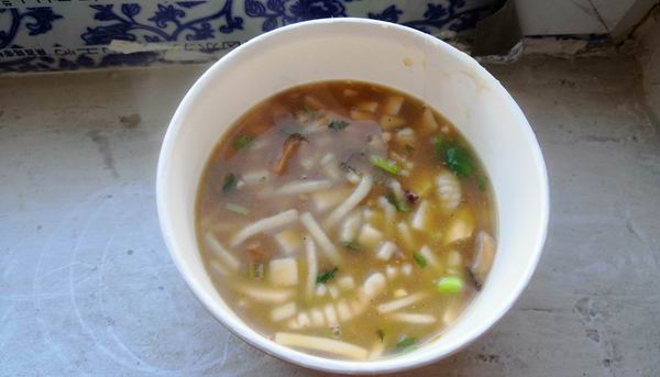 冬至美食“牛娃子饭”。