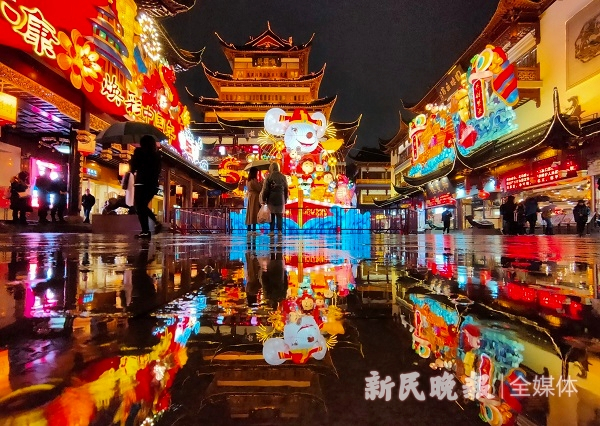 图说：豫园灯会今晚亮灯 新民晚报记者 周馨 摄（下同）
