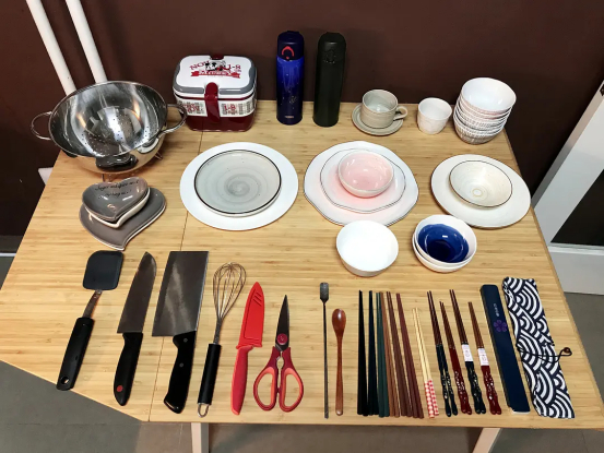 兔子通过各种免费兑换活动得来的生活用品（图片来源：受访者提供）